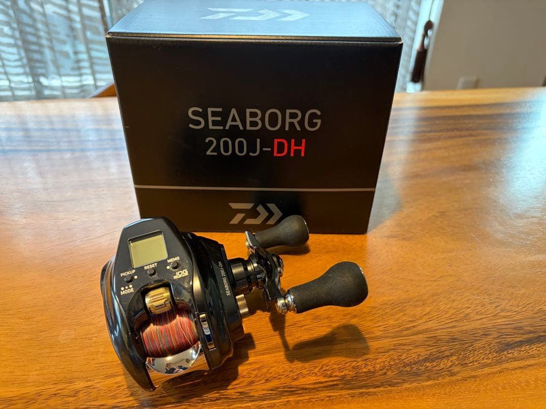 ① 【お値下げ中】Daiwa ダイワ SEABORG 200J-DH 電動リール