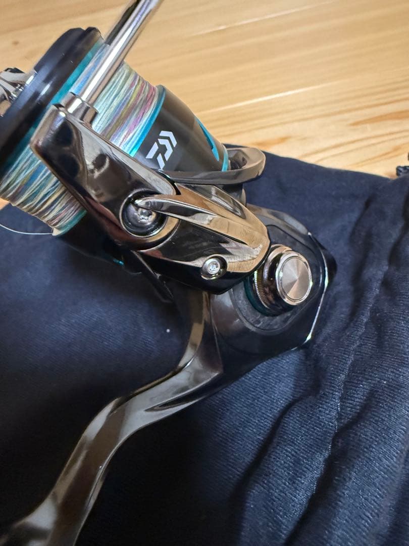 21エメラルダスAIR LT2500-XH スピニングリール