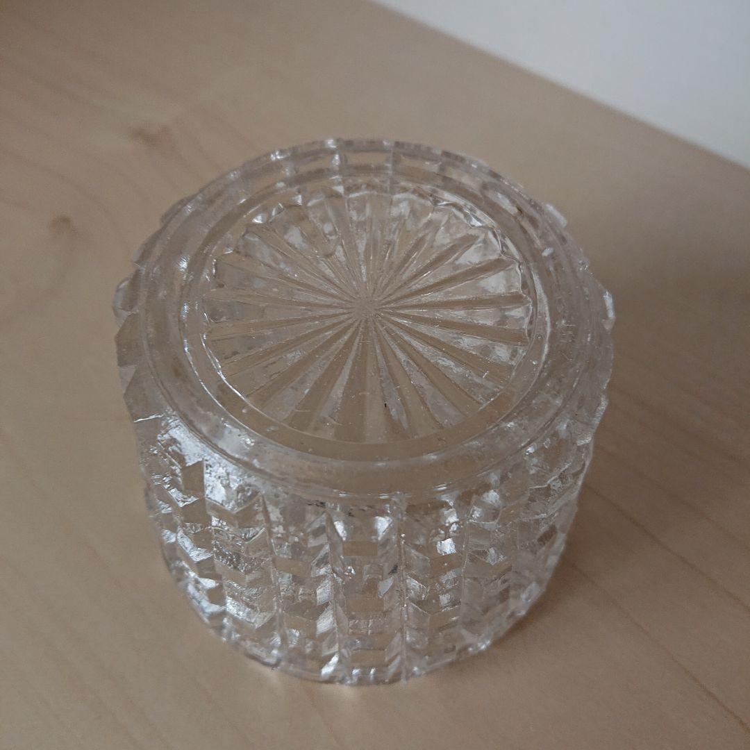 キャンディポット　シュガーポット　ボンボン入れ　プレスガラス　蓋物