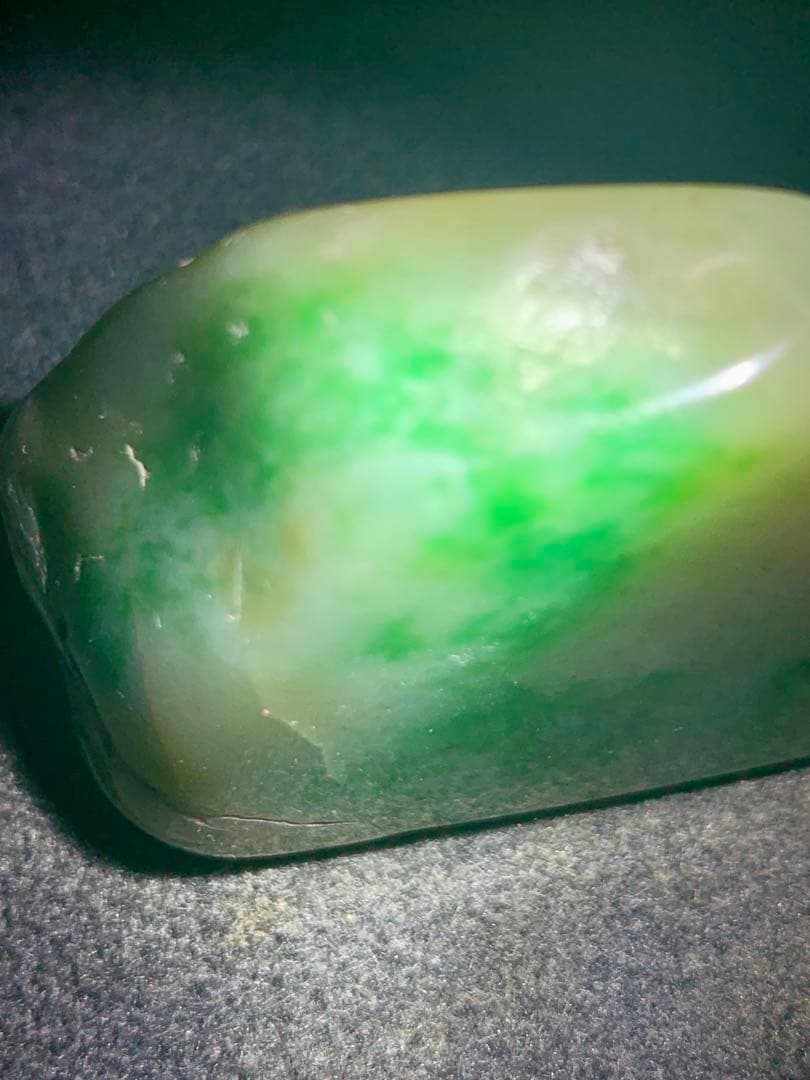 金山谷　極上ろうかん糸魚川翡翠　原石　糸魚川ひすい　コン沢　国産鉱物　水石　根付