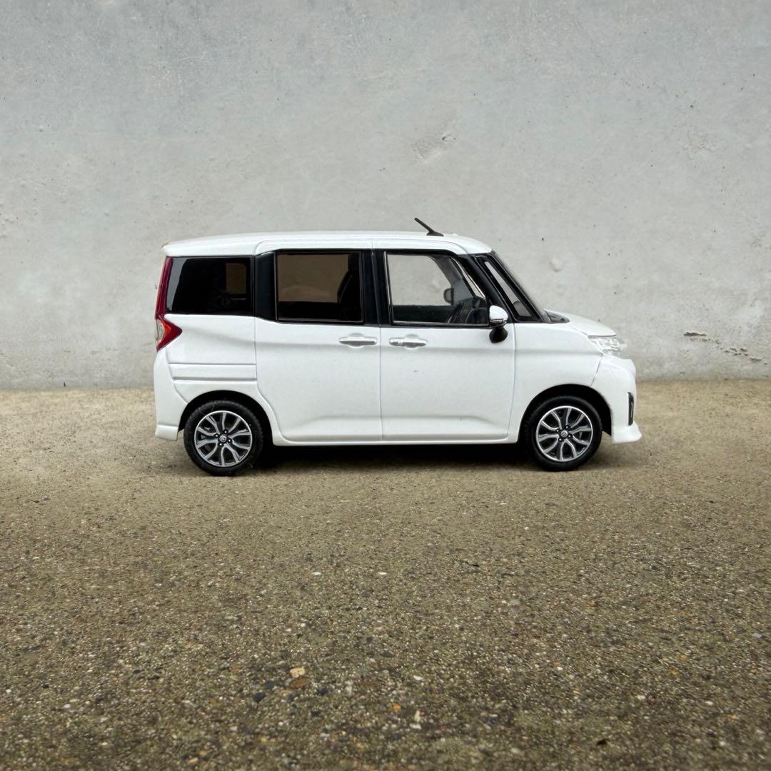 1/30 トヨタ ルーミー カラーサンプル