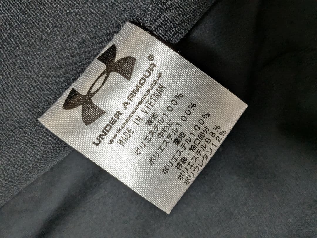 【美品】UNDER ARMOUR 刺繍ロゴ　フード付きロングベンチコート黒　XL