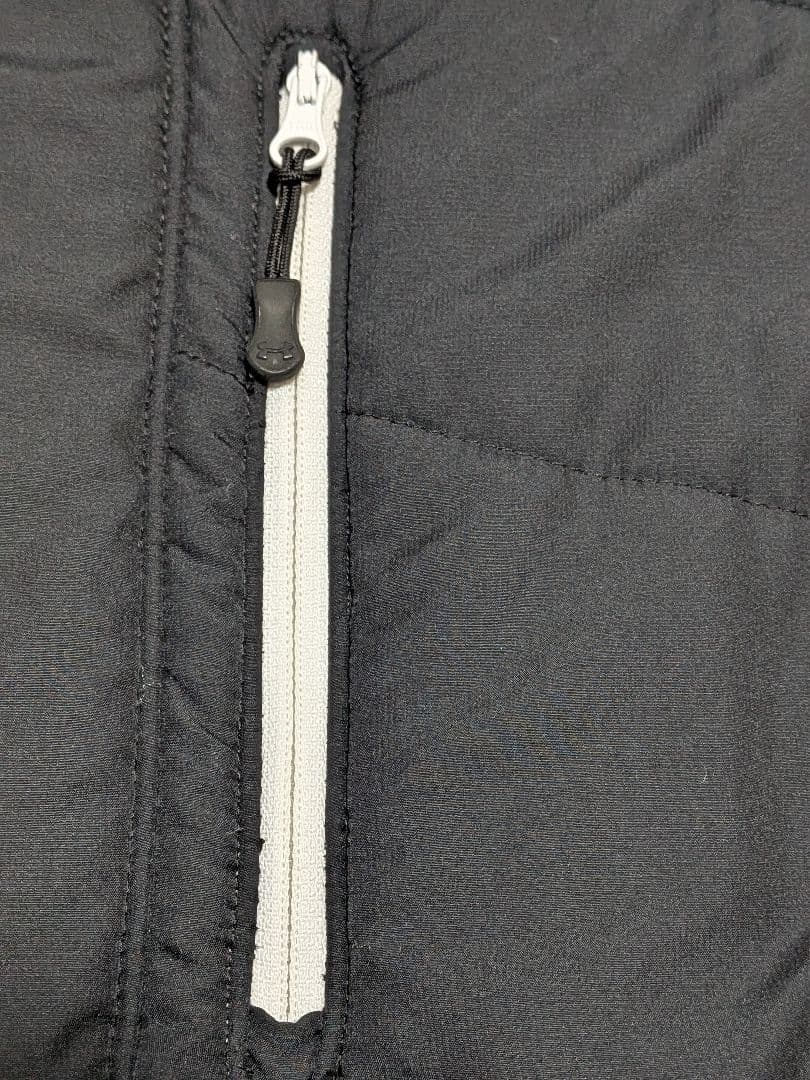 【美品】UNDER ARMOUR 刺繍ロゴ　フード付きロングベンチコート黒　XL