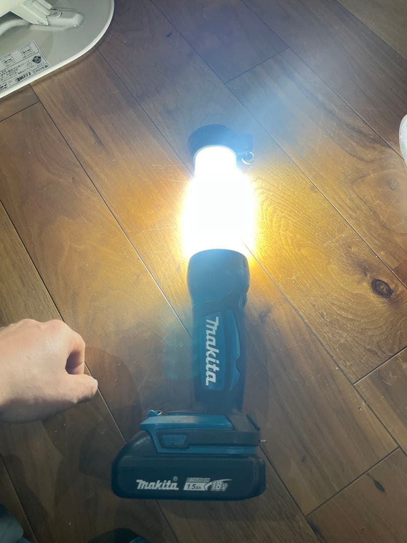 Makita ML80718Vリチウムイオンバッテリー付き