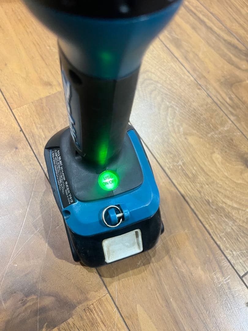 Makita ML80718Vリチウムイオンバッテリー付き