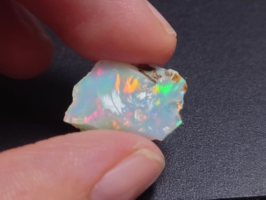プレシャスオパール 原石 多色　ジュエリー　グレード　エチオピア　鉱物
