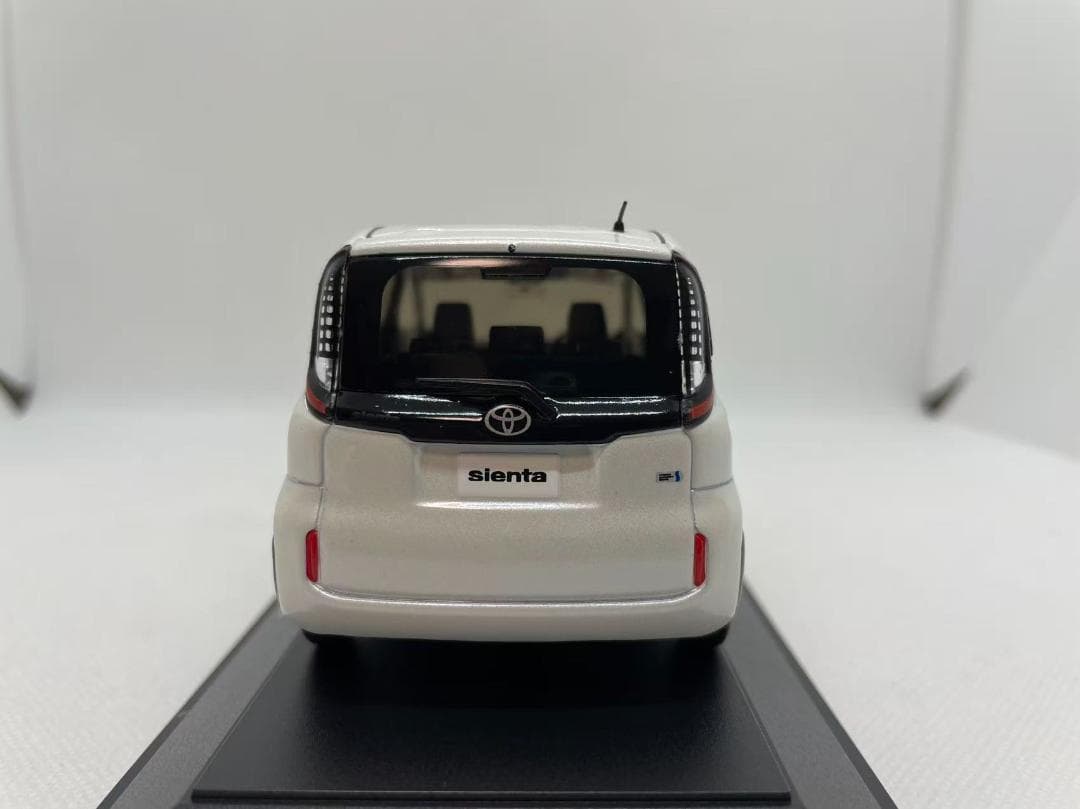 403-194 1/30 トヨタ シエンタ ホワイト