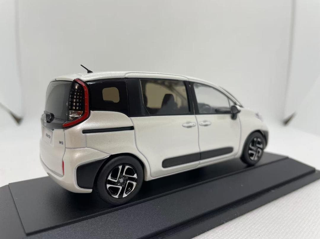 403-194 1/30 トヨタ シエンタ ホワイト