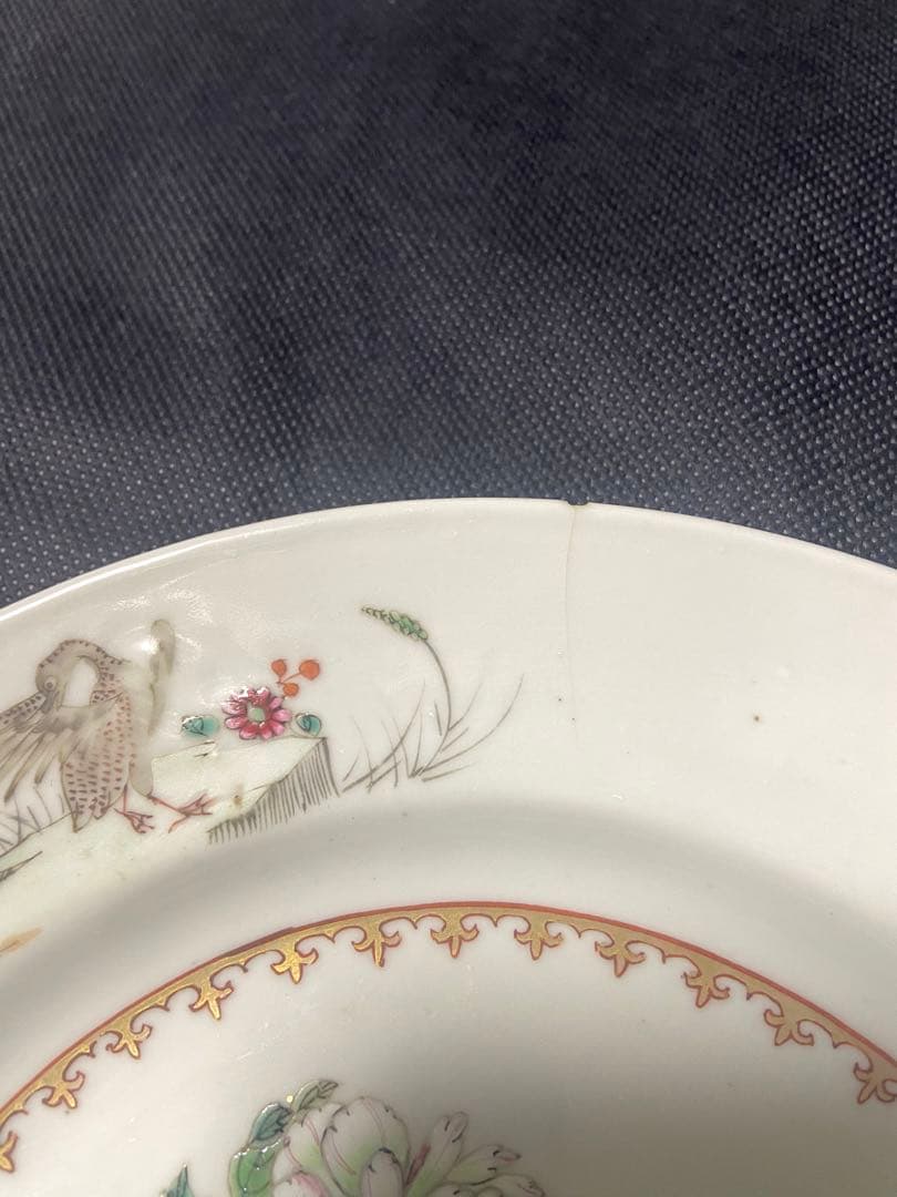 中国古美術品　清の乾隆時代　粉彩金彩孔雀中皿　本物保証　23cm