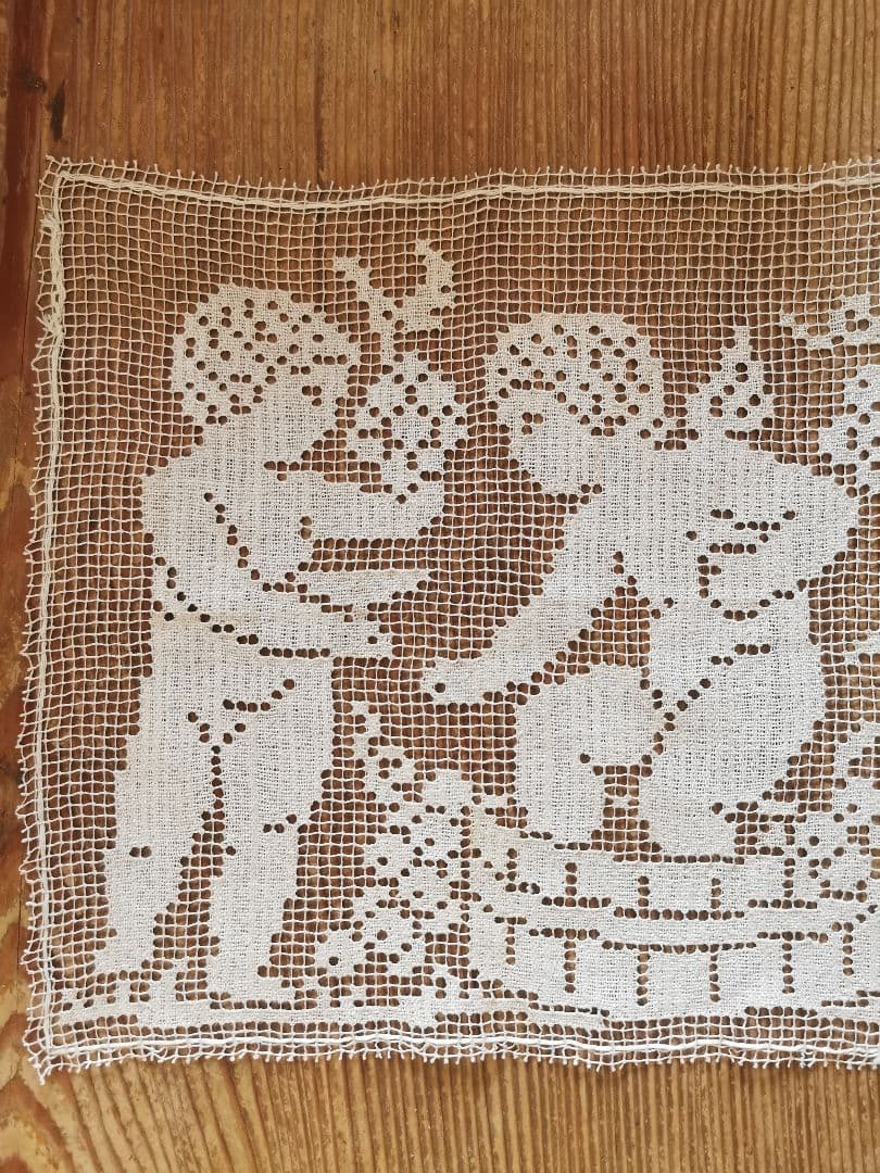 アンティークフランス 手編みリネンフィレレースパネル 天使の葡萄酒ワイン作り