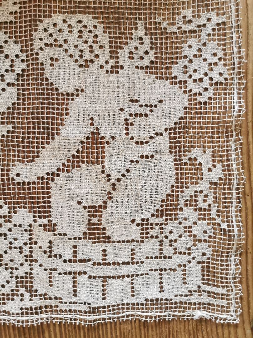 アンティークフランス 手編みリネンフィレレースパネル 天使の葡萄酒ワイン作り