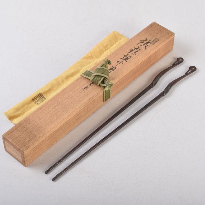 茶道具　金屋　金谷五郎三郎作　銅製　銀象嵌鶴頭火箸　共袋共箱　V　8571