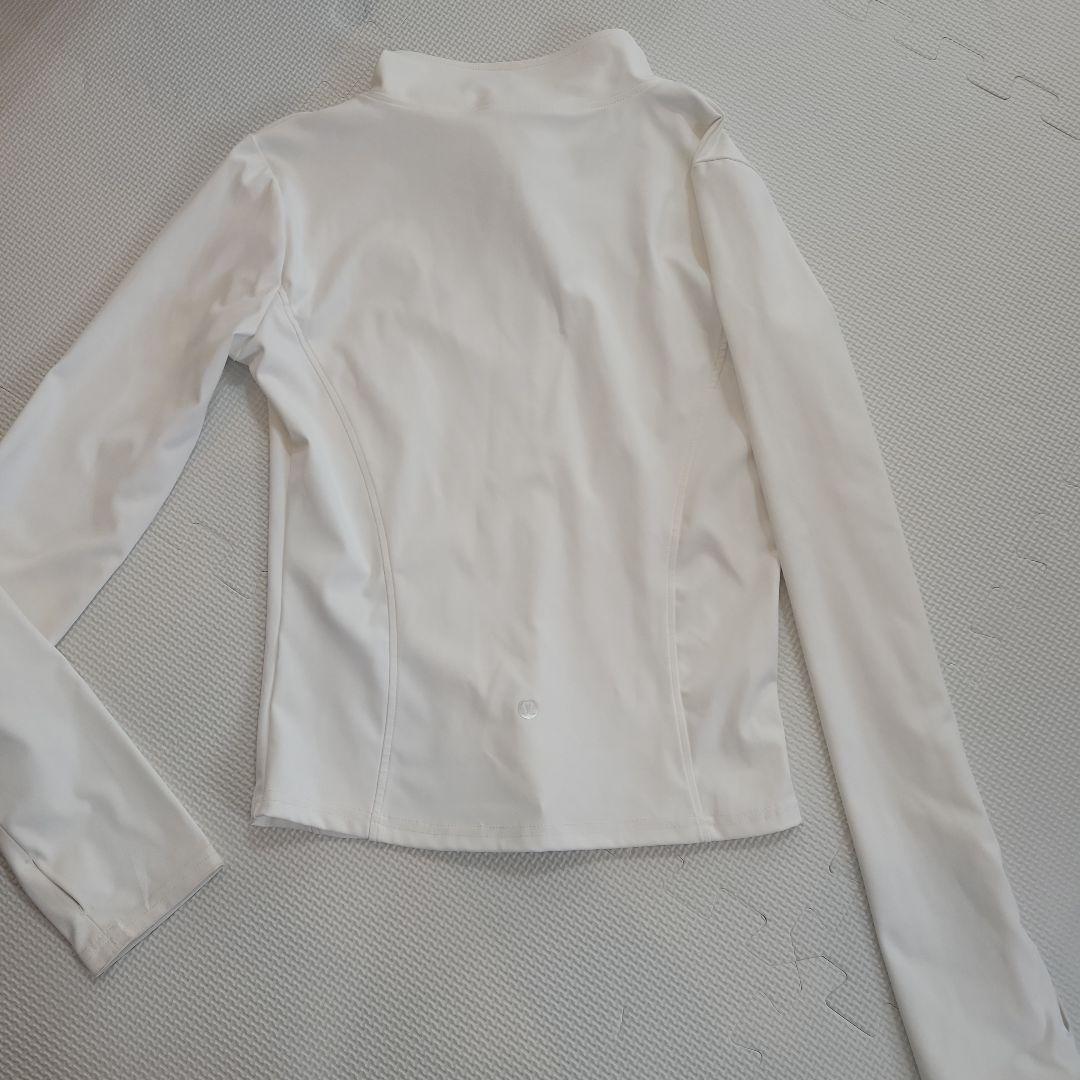 ルルレモン　ホワイト ハイネックジップアップ
