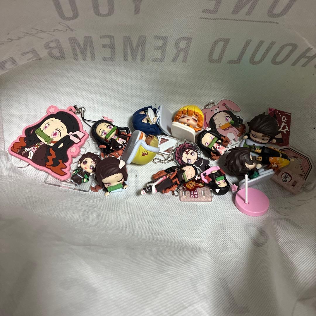 写真全部見てください　特に7枚目！　鬼滅の刃　キャラクターグッズセット
