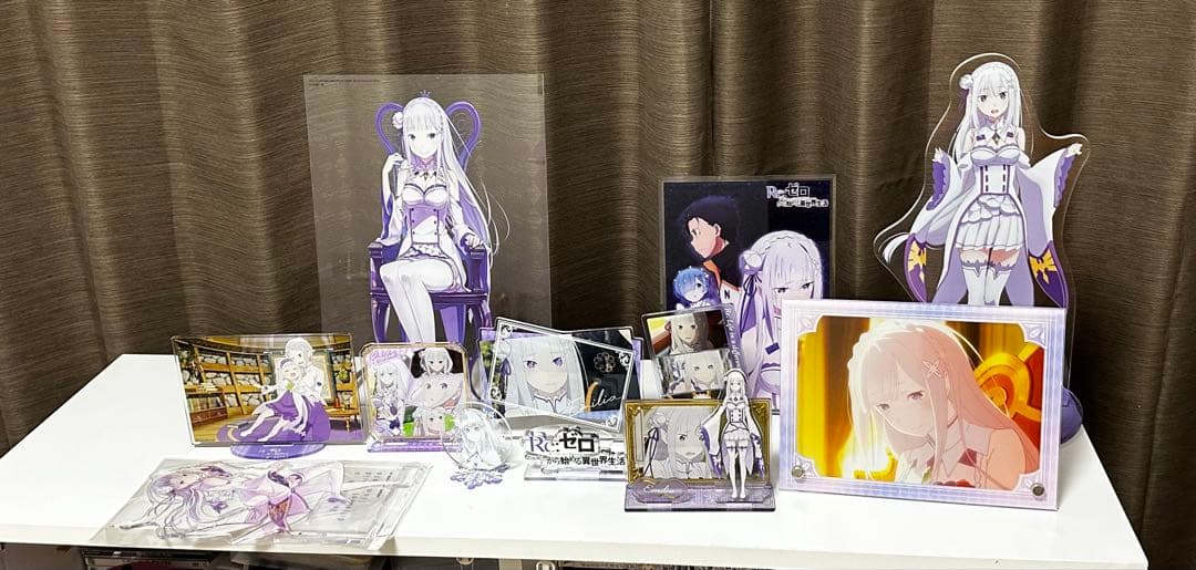 エミリア　アクリルスタンド