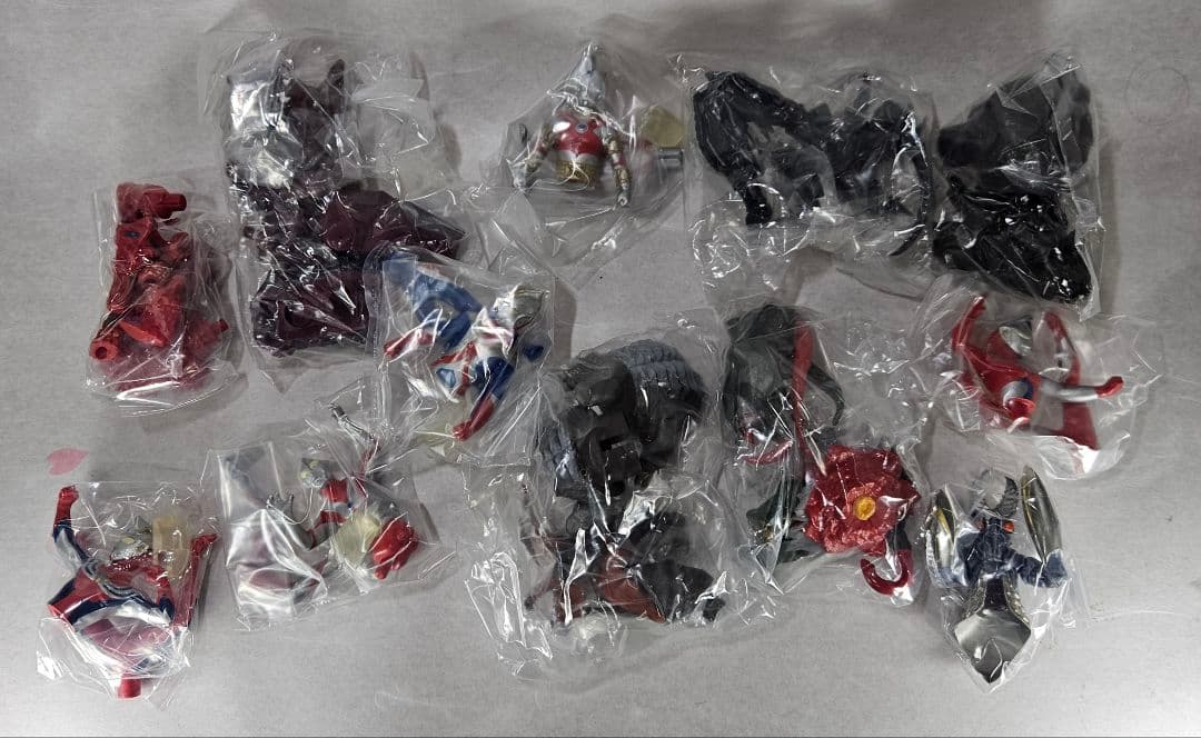 HGウルトラマン・怪獣 86体カプセルトイフィギュアアソート (中古)