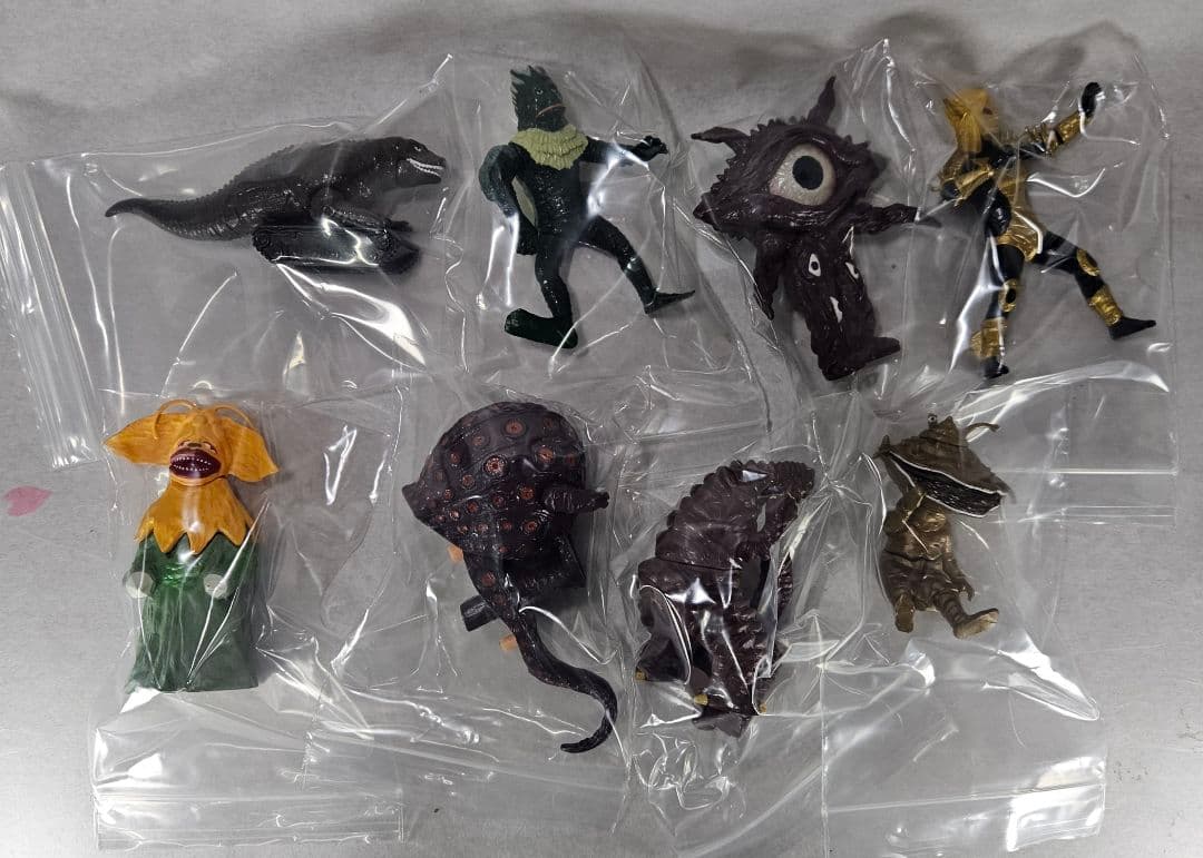 HGウルトラマン・怪獣 86体カプセルトイフィギュアアソート (中古)