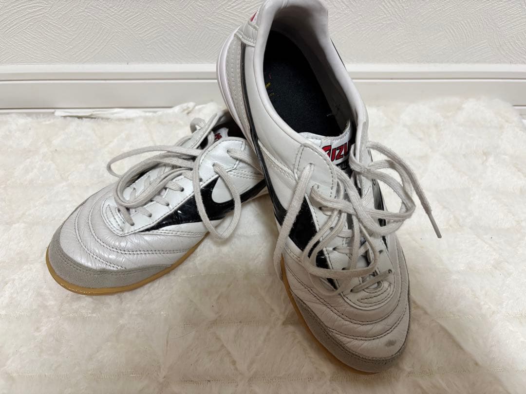 mizuno 『MORELIA IN モレリアIN』フットサルシューズ　24㎝