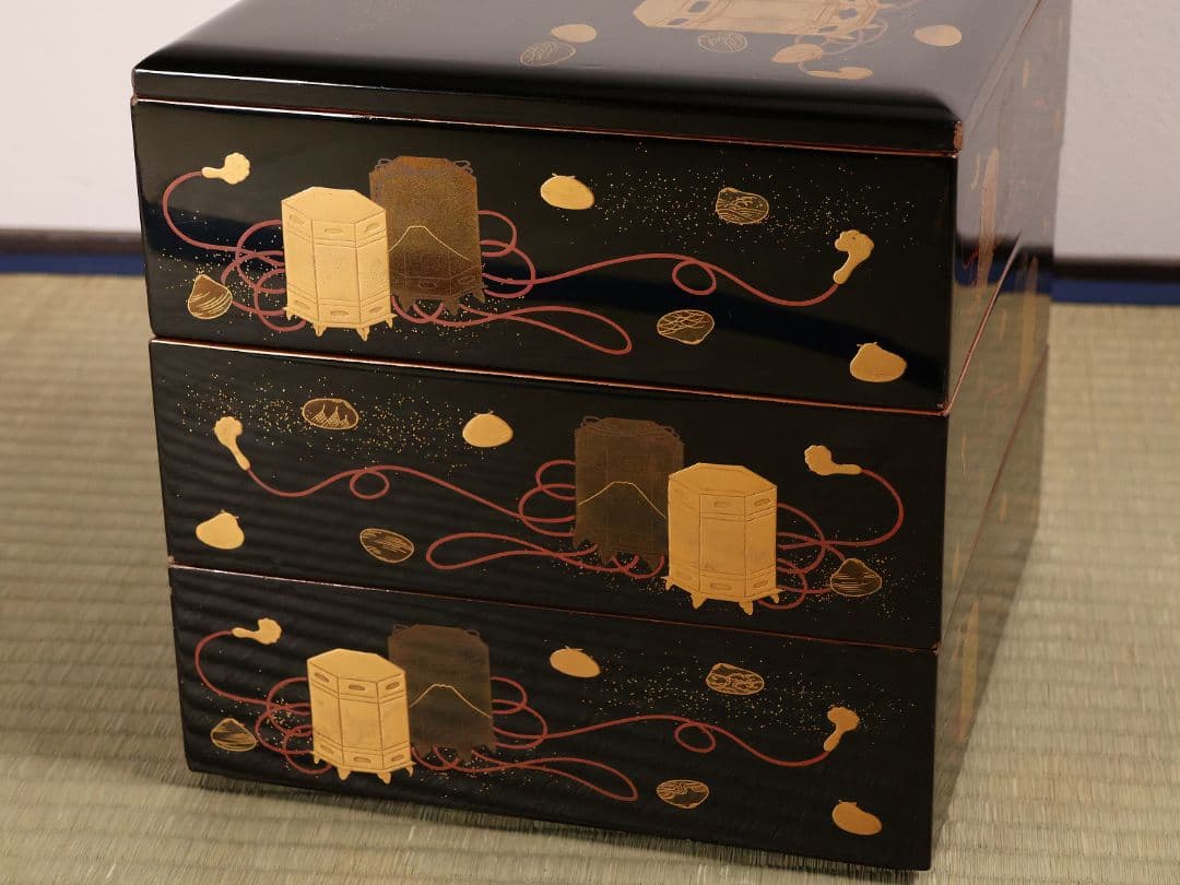 木製漆器 貝桶 金蒔絵 三段 重箱 黒塗 朱塗 梨地 雛 漆芸【MA745】