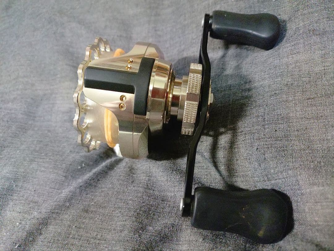 こうちゃんさん専用！ 新品、未使用 ダイワ イカダリール 25BJイカダ65L