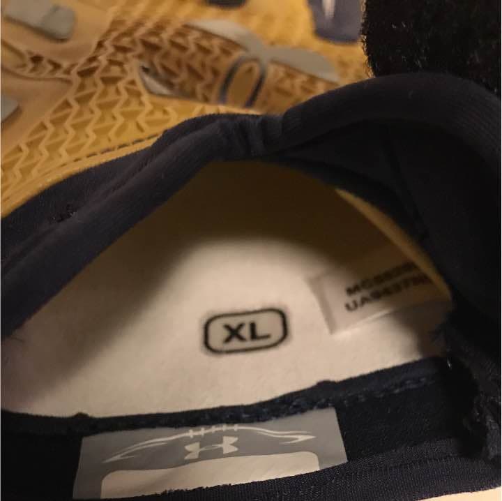 【入手困難】アンダーアーマー ノートルダム アメフトグローブ