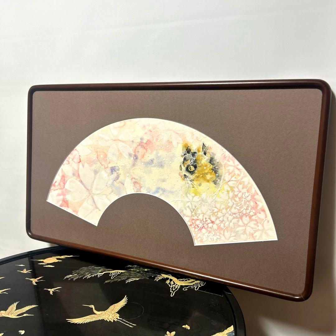 日本画「さくら　三毛　扇あつらえ」　幸福の三毛猫