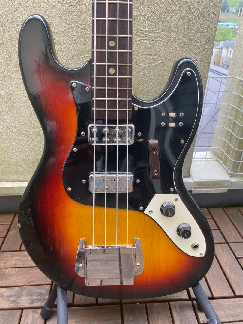 TRUMP ビザールエレキベース