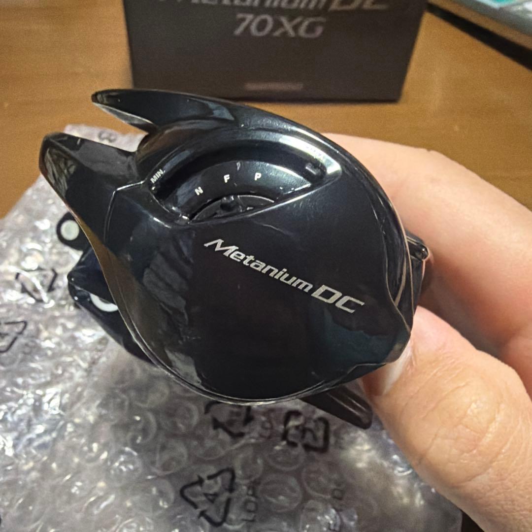 SHIMANO nium DC 70XG メタニウムDC (左)