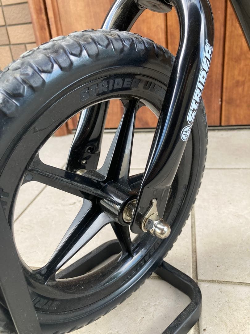 ✨美品✨ ストライダー スポーツ ブラック 12インチ スタンド等　付属品多数