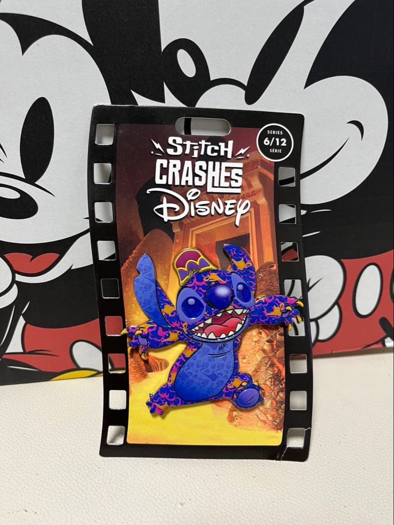 レア！Stitch CrashesDisney☆ピンバッジ全12種&ホルダー1冊