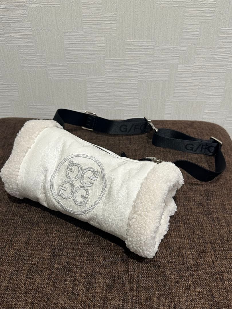 新品未使用新作G/FOREジーフォア　レザーハンドウォーマーホワイト