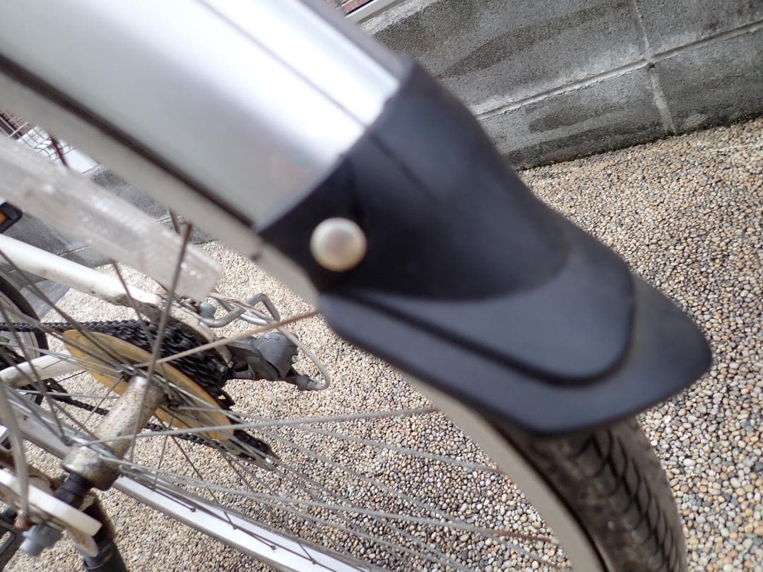 白いクロスバイク スポーツサイクル　アルミフレーム 27インチ　SHIMANO