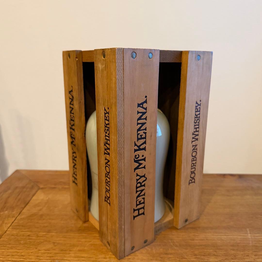 ヘンリー・マッケンナ　スペシャルリザーブ　木箱入りバーボンウイスキー 750ml