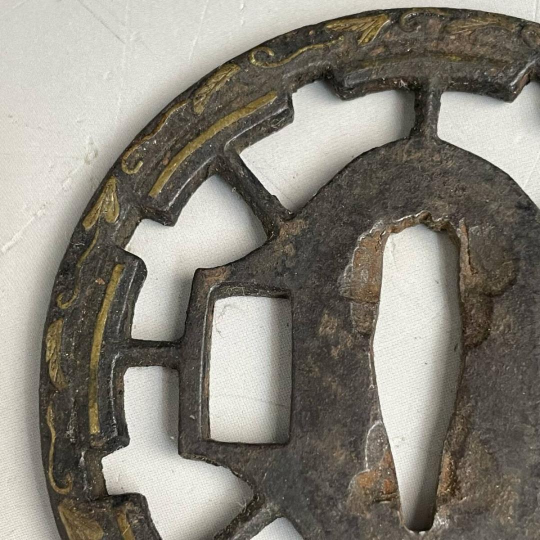 鉄地 透かし彫刻 刀鍔 85g 金工細密彫刻 刀装具 日本刀装具 刀剣美術
