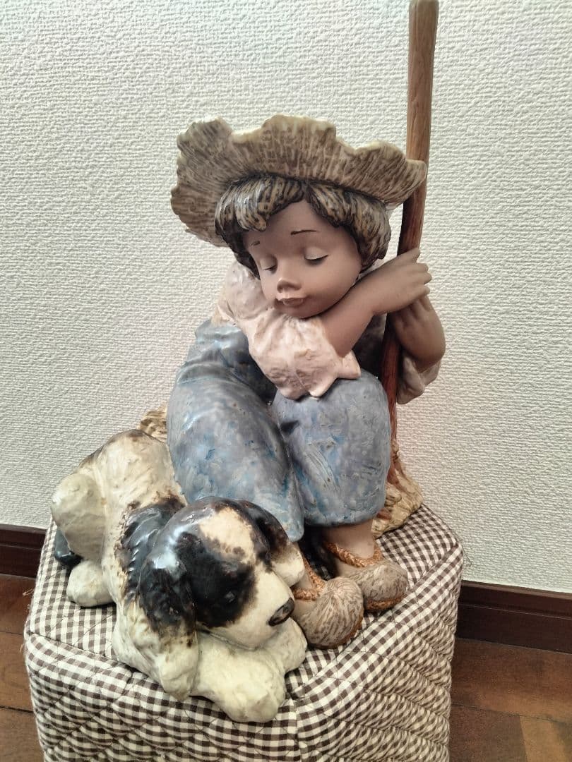 リヤドロ　少年と犬