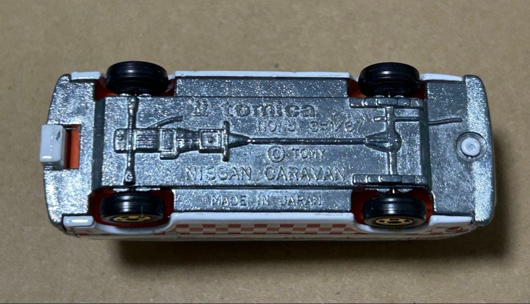 トミカ 日産 キャラバン ハイルーフ タクシー