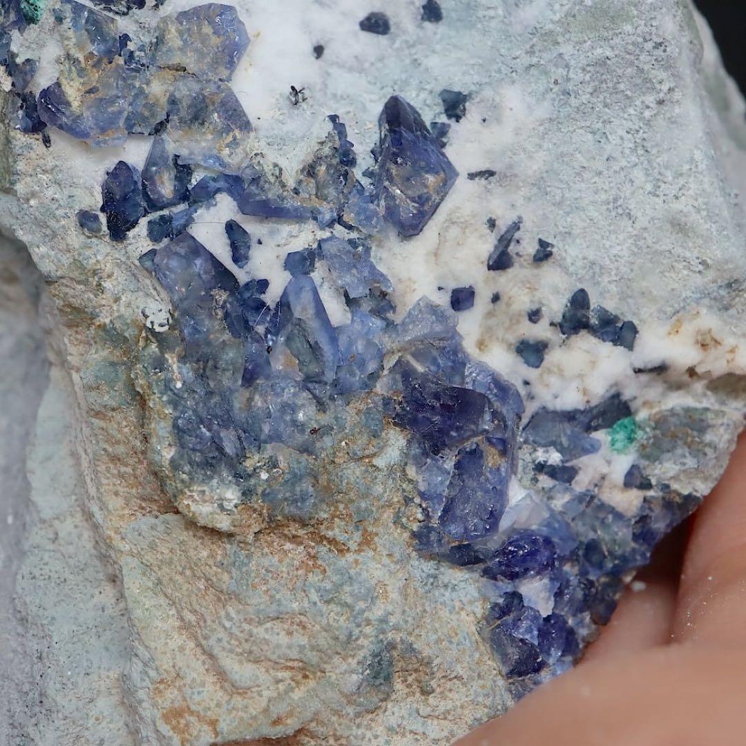 大きい！ベニトアイト ベニト石 271g BN282 鉱物 天然石 原石