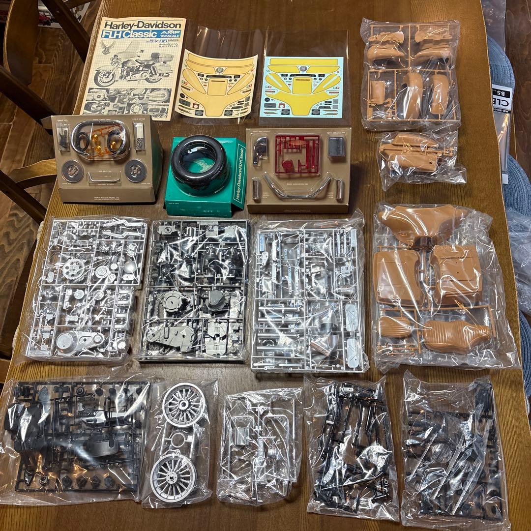 タミヤ　オートバイ　プラモデル　1/6 ハーレー　FLH クラシック　おまけ付