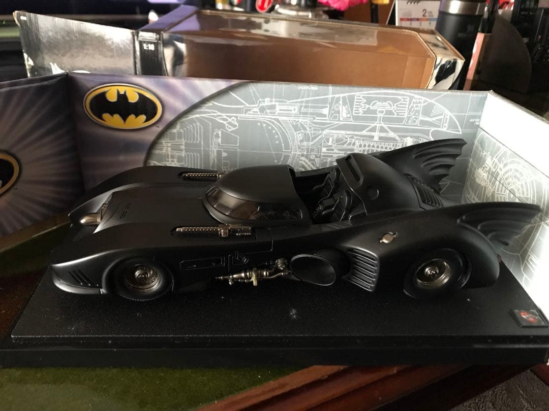 Hot Wheels バットモービル 1:18