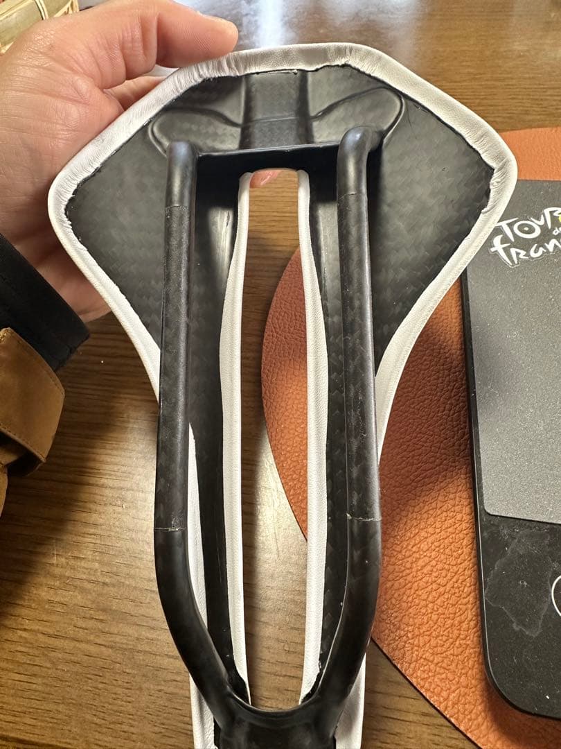 ryet 超軽量カーボンサドル　80g