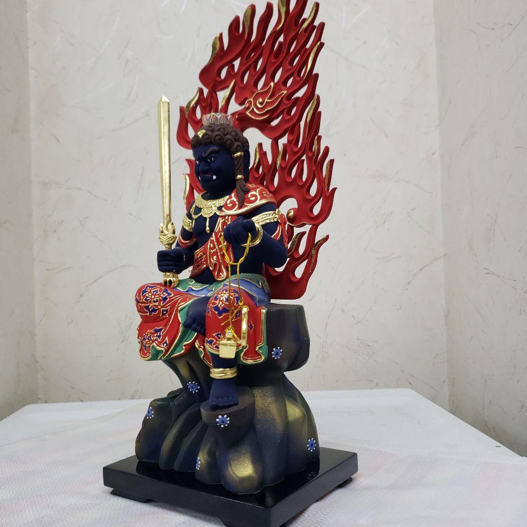 蔵出し特価１木造り仏像★桧材極彩色 錐金不動明王半跏像3.5寸 約35cm塗台付