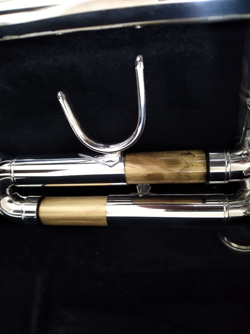 トランペット BACH　ケース・マウスピース・教本付き