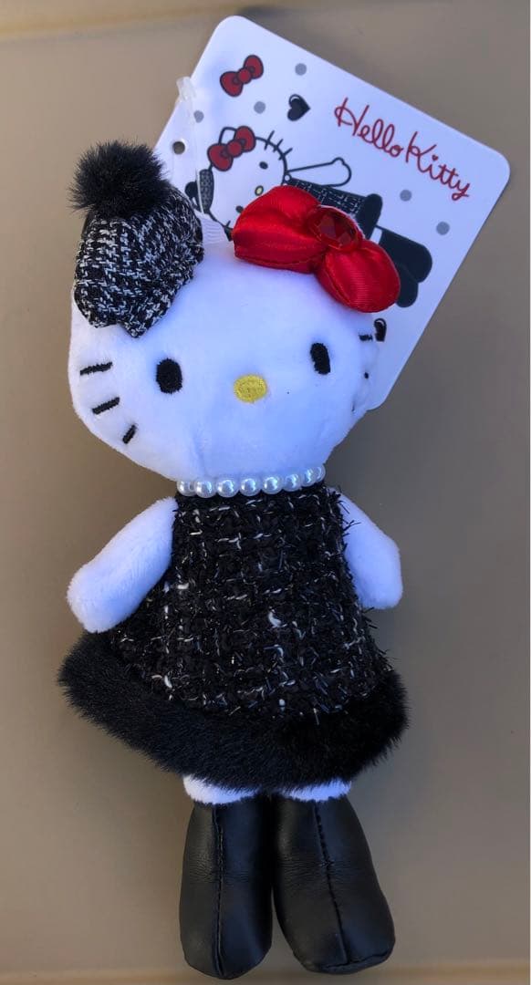 超お買得‼️正規品　新品　タグ付　ハローキティドレススタイルキーホルダー6set❣️