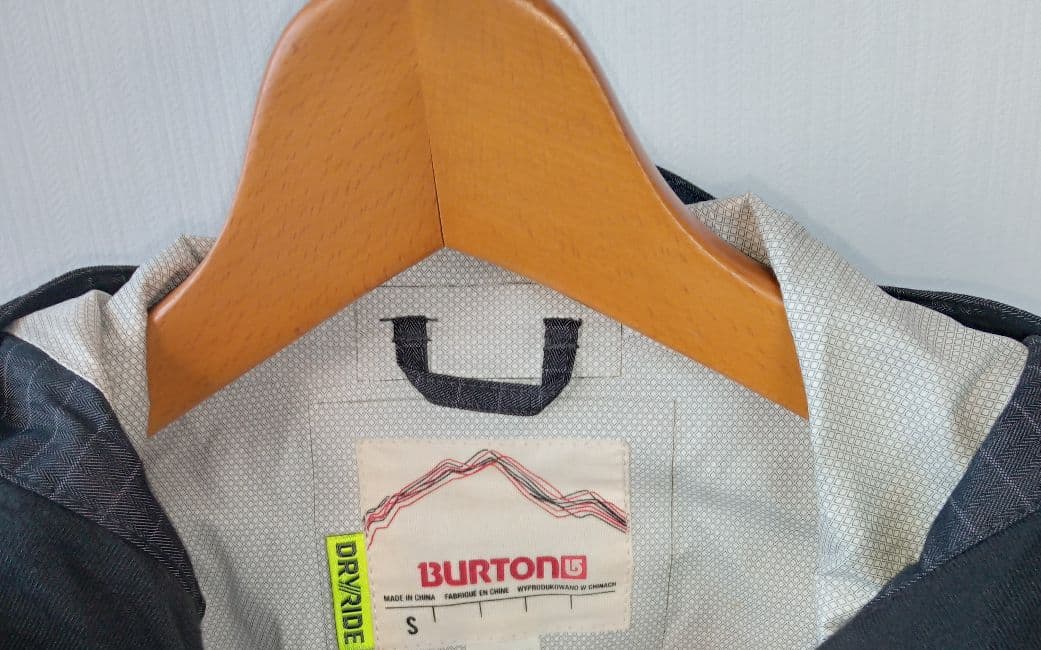 ✩BURTONスノーボード・メンズジャケット 欧米Sサイズ(中古)