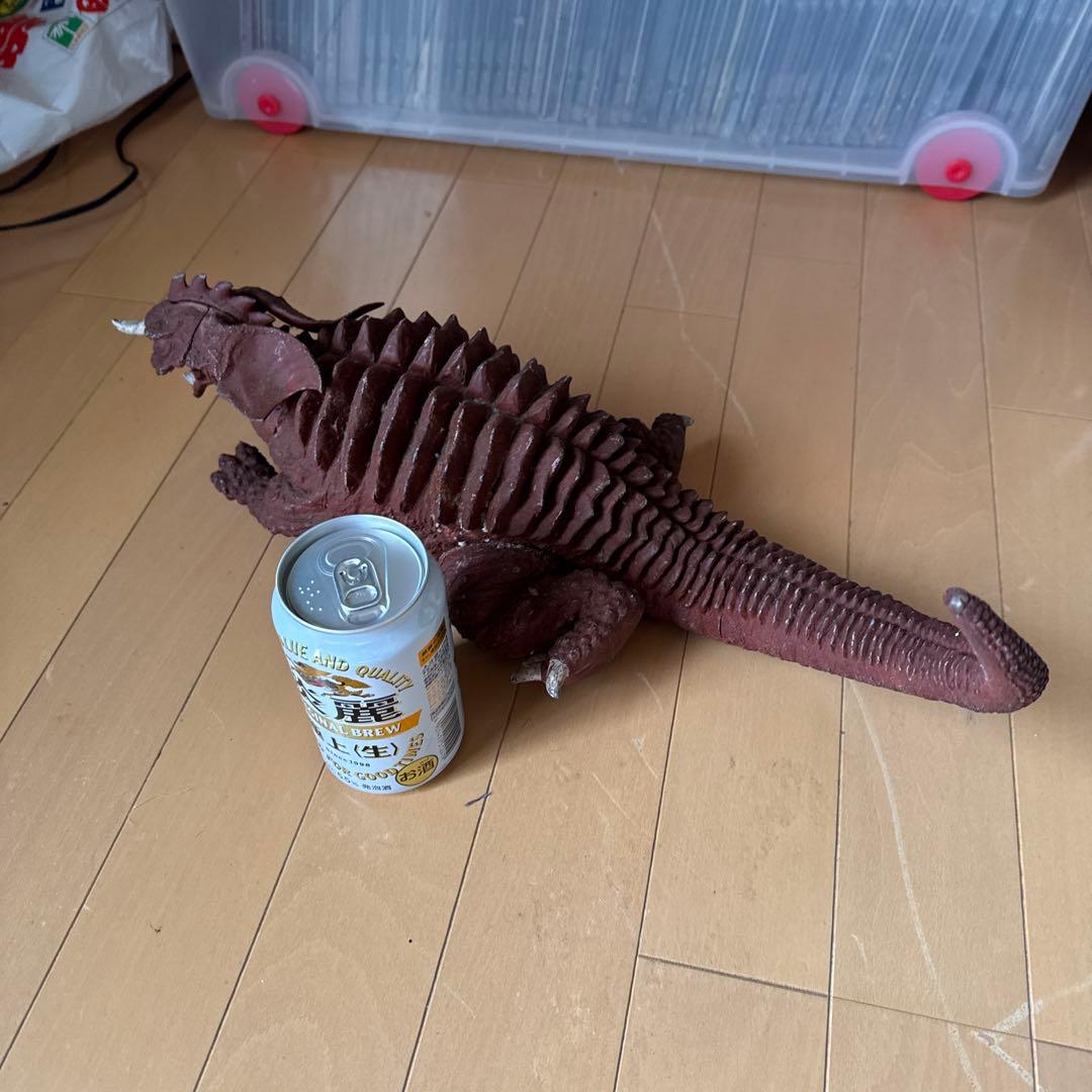怪獣フィギュア 茶色