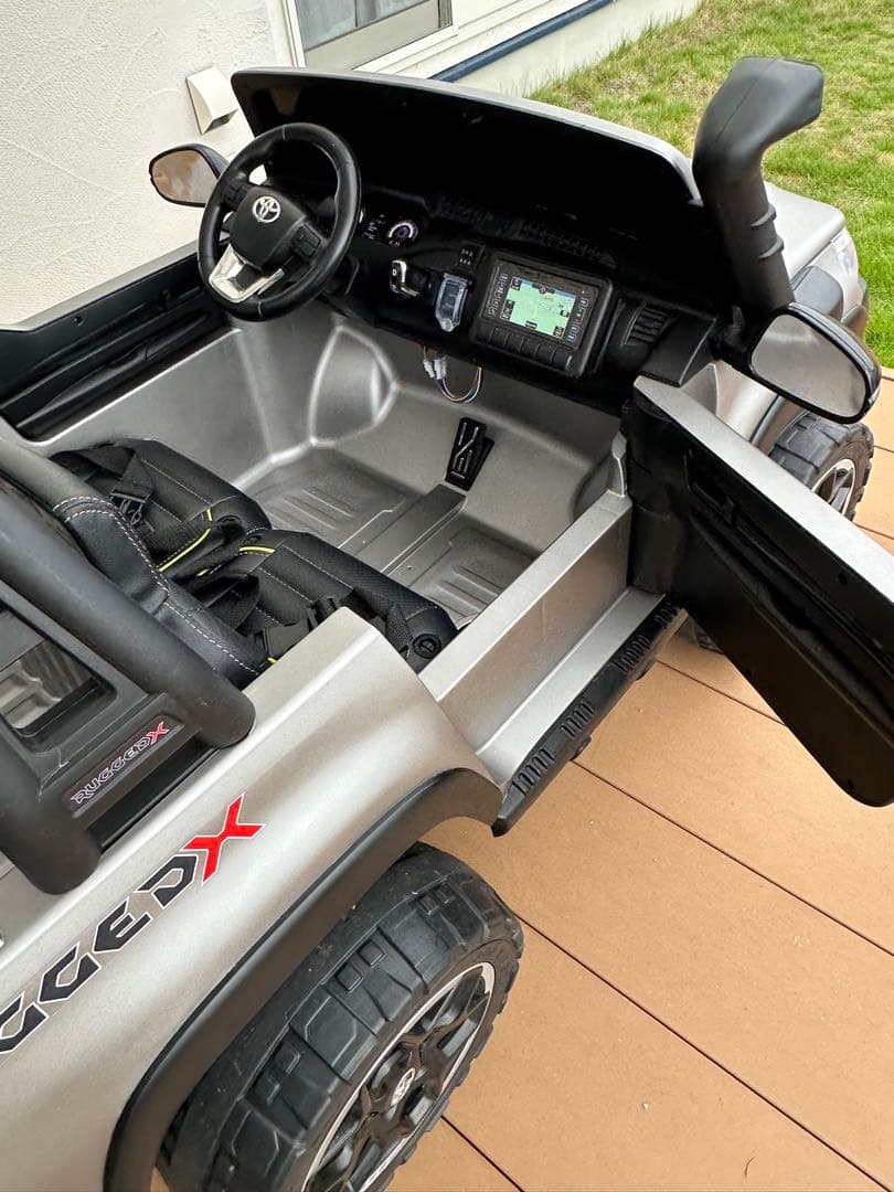 手渡し限定　乗用ラジコン　ハイラックス　ラギット