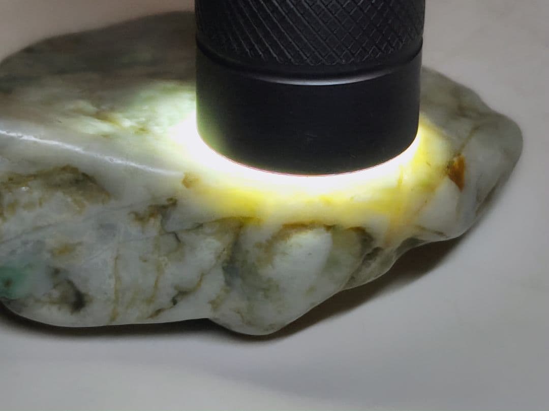 白緑 61g 翡翠 ヒスイ 原石 鑑賞石 自然石 誕生石 鉱物 鉱石 水石