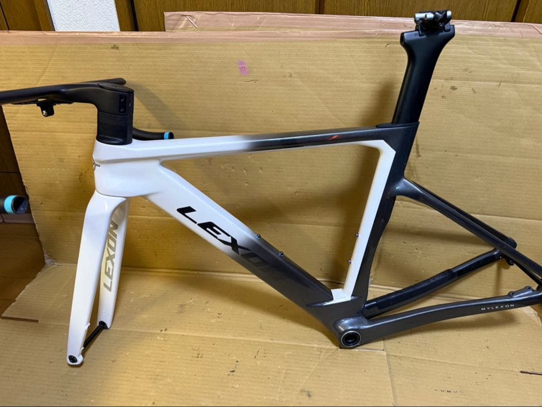 LEXOO フルカーボンエアロ　フレームセット　ロードバイク　DISC