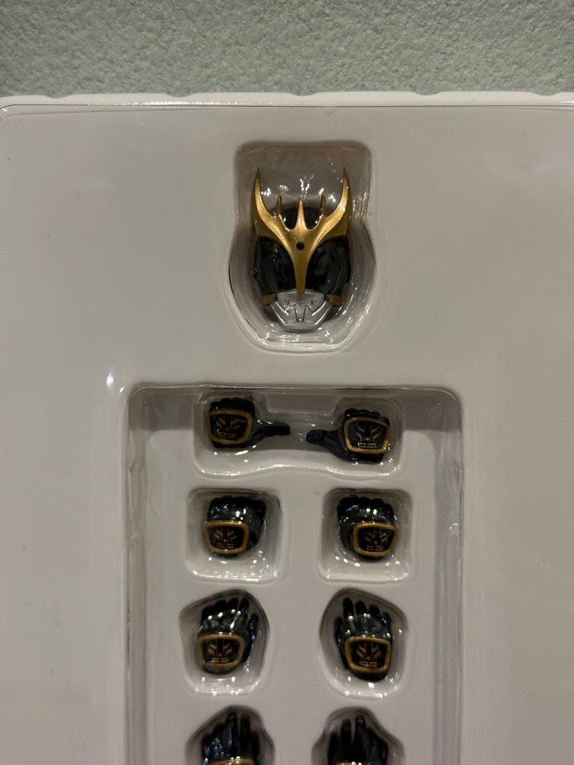 S.H.フィギュアーツ　真骨彫製法　仮面ライダークウガ　アルティメットフォーム