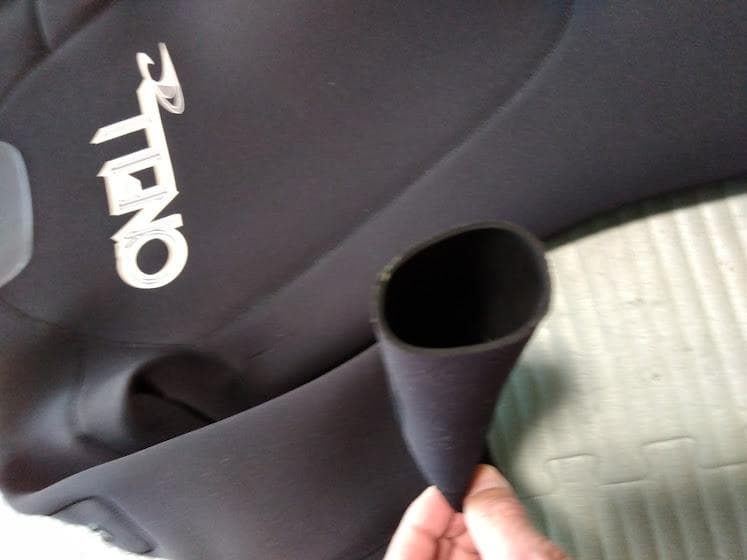 オニールドライスーツ　ブーツ無し品　右肘辺りに水滲み有り